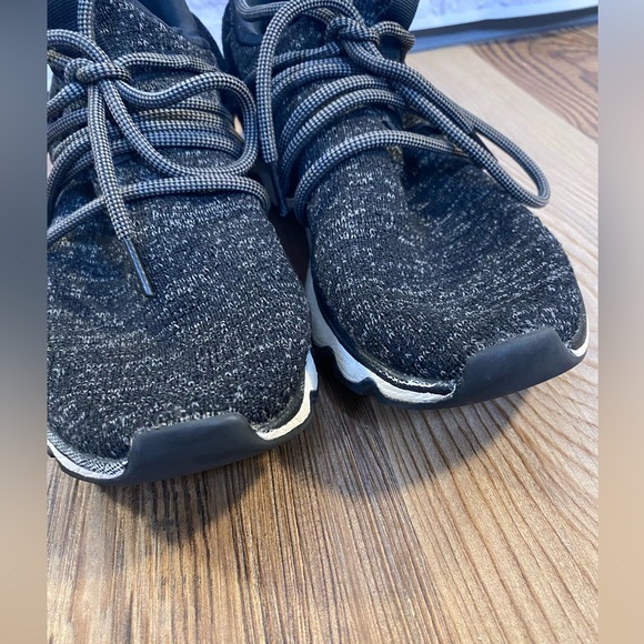 Sorel Kinetic Impact Women’s Sneakers Black/Gray Knit Unique Sole Design Size 9 - Picture 9 of 12